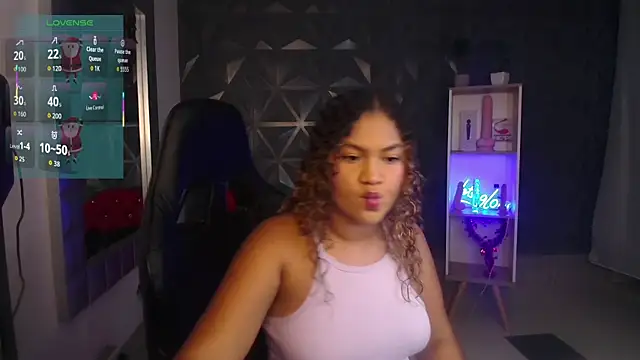 Snapshot of Cristal_War chatting on 12/17/25, 11:00 Cristal War online show from 12/17/25, 11:00