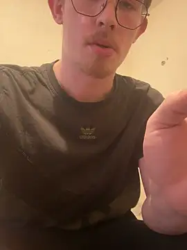 Snapshot of sollzii chatting on 02/27/25, 01:38 sollzii online show from 02/27/25, 01:38