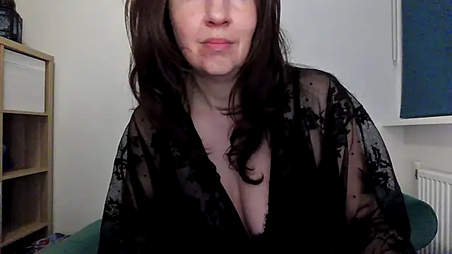 Ella Next Door online show from 12/19/25, 07:54