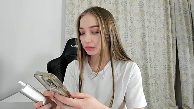 Snapshot of Sweet-bb chatting on 09/10/25, 09:04 Sweet-bb online show from 09/10/25, 09:04