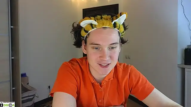 Snapshot of MoreRealAlex chatting on 02/10/25, 10:30 MoreRealAlex online show from 02/10/25, 10:30