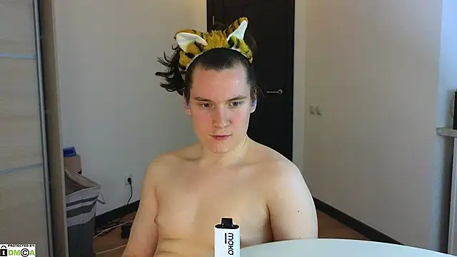 Snapshot of MoreRealAlex chatting on 02/11/25, 01:31 MoreRealAlex online show from 02/11/25, 01:31