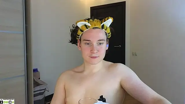 Snapshot of MoreRealAlex chatting on 02/11/25, 04:33 MoreRealAlex online show from 02/11/25, 04:33