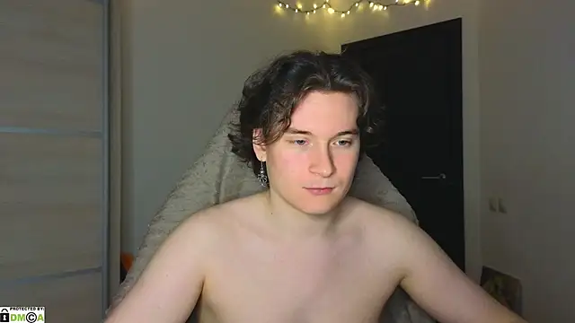 Snapshot of MoreRealAlex chatting on 09/28/25, 11:21 MoreRealAlex online show from 09/28/25, 11:21