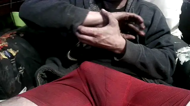 Snapshot of robeaulieu02 chatting on 01/01/25, 10:32 robeaulieu02 online show from 01/01/25, 10:32