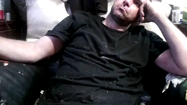 Snapshot of robeaulieu02 chatting on 01/01/25, 07:43 robeaulieu02 online show from 01/01/25, 07:43