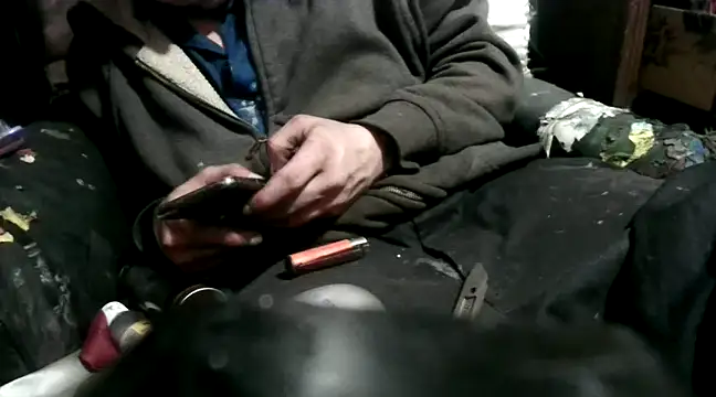 Snapshot of robeaulieu02 chatting on 01/04/25, 04:12 robeaulieu02 online show from 01/04/25, 04:12