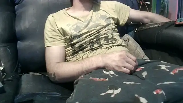 Snapshot of robeaulieu02 chatting on 01/20/25, 08:19 robeaulieu02 online show from 01/20/25, 08:19