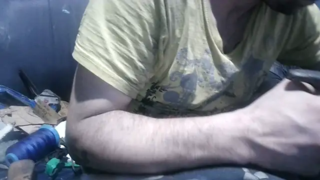 Snapshot of robeaulieu02 chatting on 01/21/25, 06:33 robeaulieu02 online show from 01/21/25, 06:33