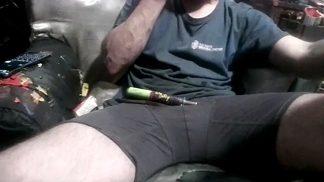 Snapshot of robeaulieu02 chatting on 01/25/25, 10:08 robeaulieu02 online show from 01/25/25, 10:08