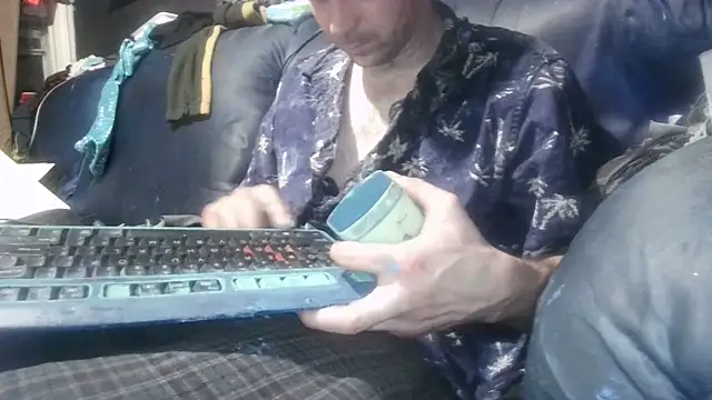 Snapshot of robeaulieu02 chatting on 01/27/25, 06:09 robeaulieu02 online show from 01/27/25, 06:09