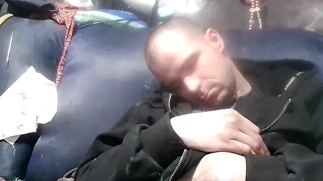 Snapshot of robeaulieu02 chatting on 02/07/25, 11:34 robeaulieu02 online show from 02/07/25, 11:34