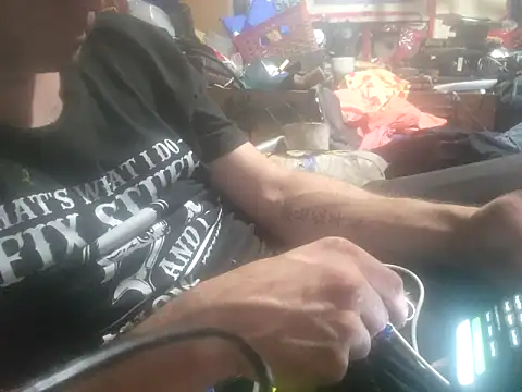 Snapshot of robeaulieu02 chatting on 09/20/25, 06:36 robeaulieu02 online show from 09/20/25, 06:36