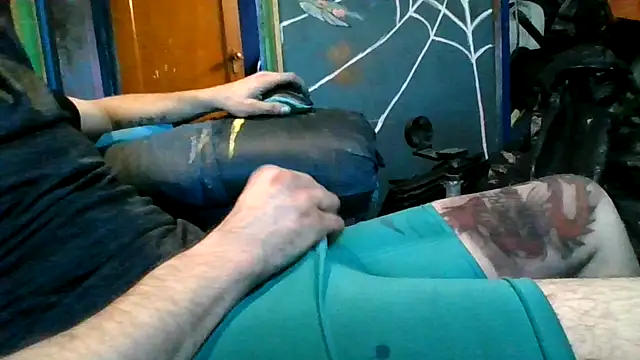 Snapshot of robeaulieu02 chatting on 11/19/25, 06:30 robeaulieu02 online show from 11/19/25, 06:30