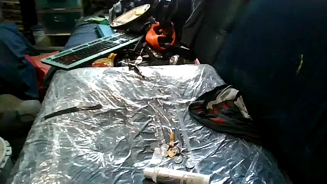 Snapshot of robeaulieu02 chatting on 11/24/25, 05:12 robeaulieu02 online show from 11/24/25, 05:12