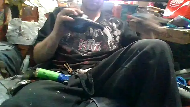 Snapshot of robeaulieu02 chatting on 12/14/25, 08:02 robeaulieu02 online show from 12/14/25, 08:02