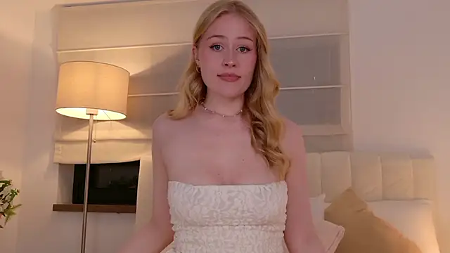 JuliaJaee online show from 04/20/26, 04:43