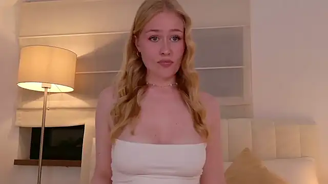 JuliaJaee online show from 04/21/26, 06:01