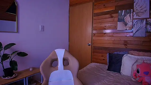 amber curly online show from 04/20/26, 06:53