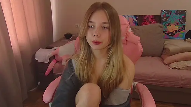 Snapshot of Olivka_Grr chatting on 09/18/25, 12:51 Olivka Grr online show from 09/18/25, 12:51