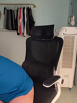 Snapshot of MinhTuanLive chatting on 03/16/25, 03:50 MinhTuanLive online show from 03/16/25, 03:50