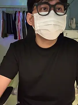 Snapshot of MinhTuanLive chatting on 03/23/25, 08:26 MinhTuanLive online show from 03/23/25, 08:26