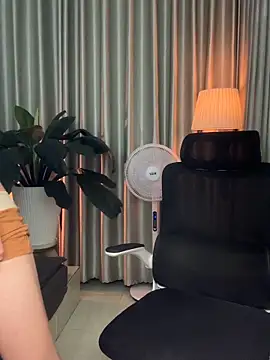 Snapshot of MinhTuanLive chatting on 02/15/26, 07:51 MinhTuanLive online show from 02/15/26, 07:51