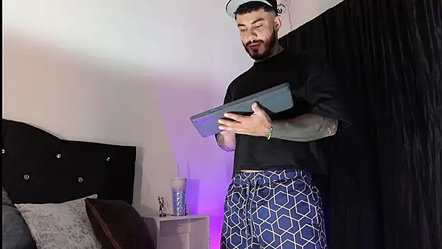 john cartter1 online show from 10/18/25, 11:11