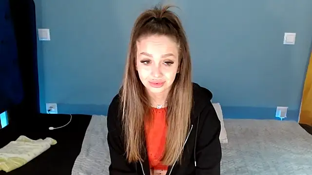 Snapshot of AnnaMaee chatting on 12/15/24, 12:07 AnnaMaee online show from 12/15/24, 12:07