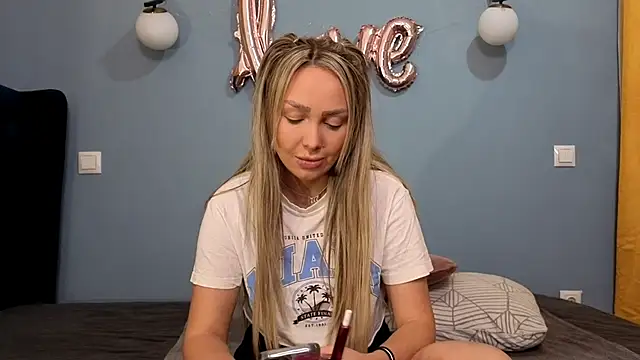 Snapshot of AnnaMaee chatting on 02/28/25, 09:12 AnnaMaee online show from 02/28/25, 09:12