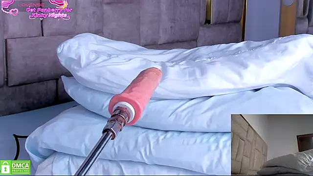 Snapshot of Eris_Rose chatting on 11/21/25, 08:40 Eris Rose online show from 11/21/25, 08:40