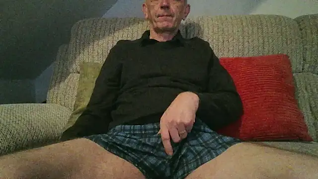 Snapshot of mr_english50 chatting on 05/19/26, 05:03 mr english50 online show from 05/19/26, 05:03