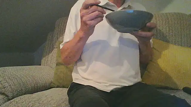 Snapshot of mr_english50 chatting on 06/08/26, 04:24 mr english50 online show from 06/08/26, 04:24