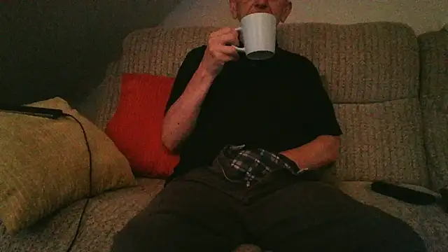 Snapshot of mr_english50 chatting on 06/17/26, 04:59 mr english50 online show from 06/17/26, 04:59