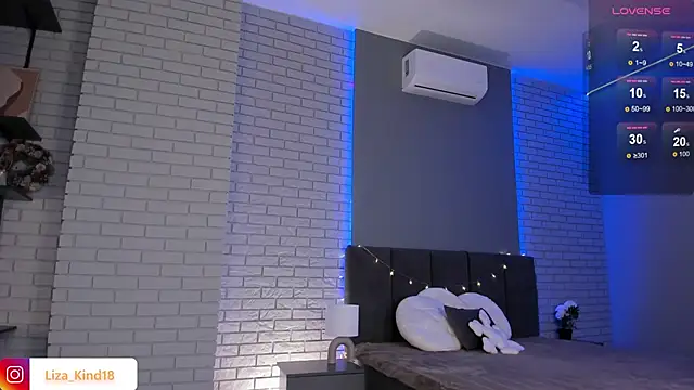 Snapshot of juicy-pussy chatting on 03/04/25, 12:33 juicy-pussy online show from 03/04/25, 12:33