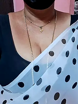 ananya956 online show from 11/28/25, 10:40