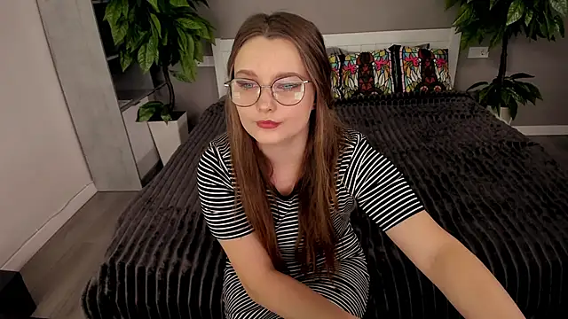 MagicPeachh  online show from 10/15/25, 12:27