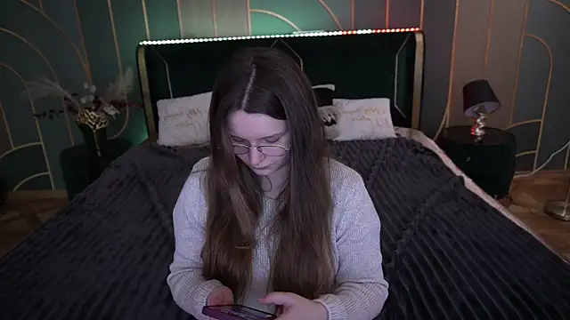 MagicPeachh  online show from 11/27/25, 07:10