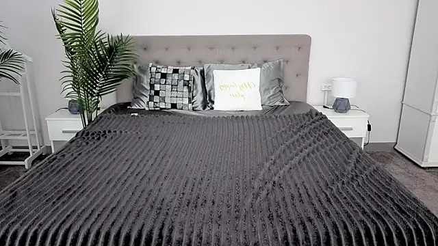 MagicPeachh  online show from 03/17/26, 07:01