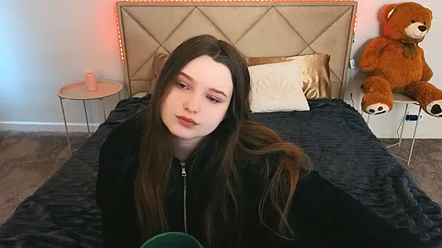 MagicPeachh  online show from 04/08/26, 06:13