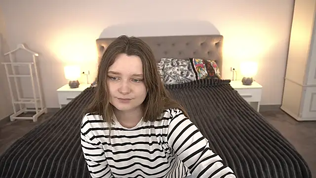 Snapshot of MagicPeachh_ chatting on 06/17/26, 12:40 MagicPeachh online show from 06/17/26, 12:40