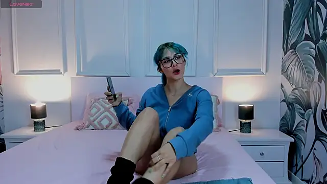 Ramona Flower online show from 12/15/25, 01:10