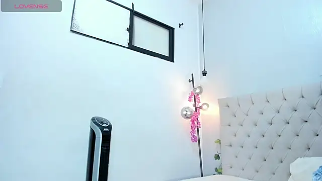 Victoria Coleman online show from 10/17/25, 07:27