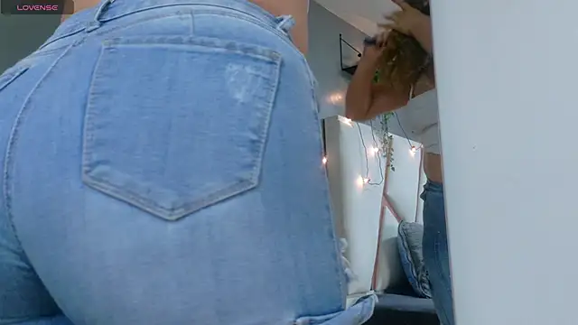 LilithSmith  online show from 12/17/25, 11:38