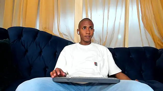 Snapshot of Ethan_Fox11 chatting on 02/04/25, 01:59 Ethan Fox11 online show from 02/04/25, 01:59