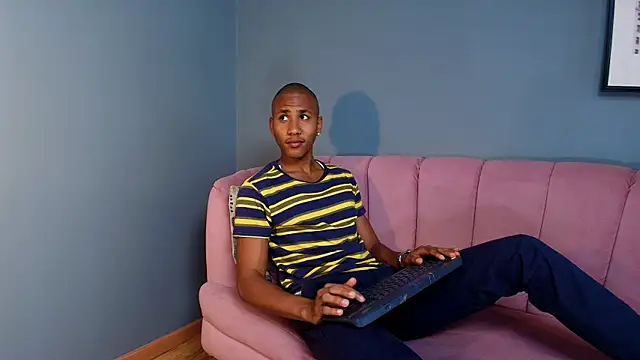 Snapshot of Ethan_Fox11 chatting on 03/10/25, 02:37 Ethan Fox11 online show from 03/10/25, 02:37