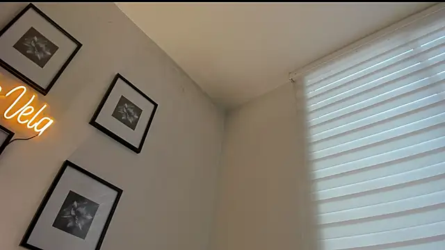 Snapshot of Annie_Velas_ chatting on 02/17/26, 09:32 Annie Velas online show from 02/17/26, 09:32