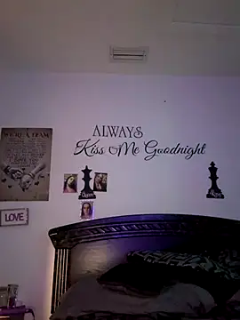 Snapshot of DeeLight124 chatting on 10/06/25, 06:00 DeeLight124 online show from 10/06/25, 06:00