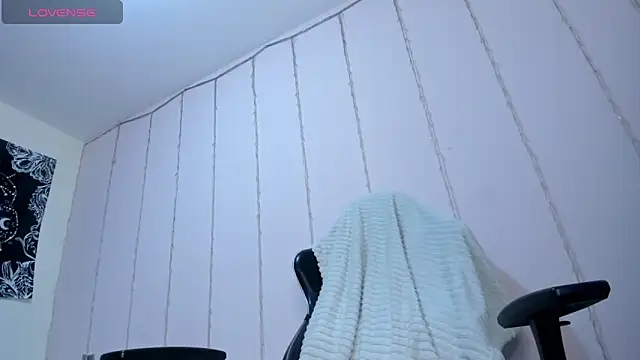 Snapshot of SheryLee chatting on 12/12/24, 07:48 SheryLee online show from 12/12/24, 07:48