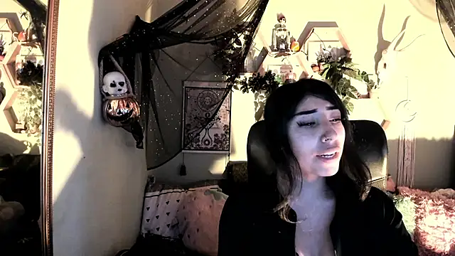 Snapshot of SheryLee chatting on 10/16/25, 10:33 SheryLee online show from 10/16/25, 10:33